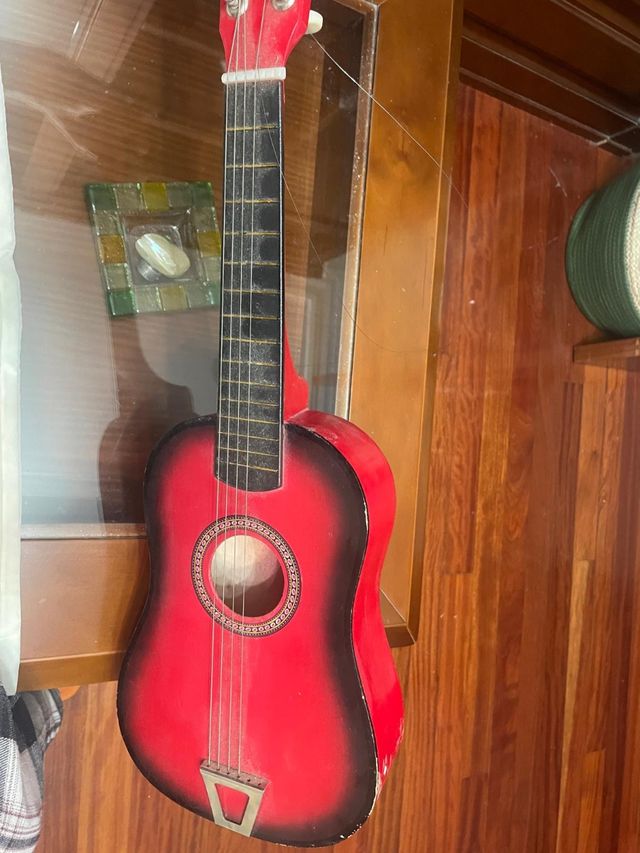 Guitarra pequeña