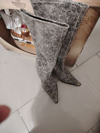 Stivali neri e bianchi a sfumare