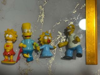 4 figuras de los simpsons PVC