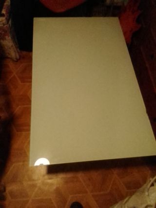 Mesa de cristal.