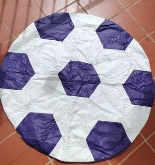 Alfombra balon futbol piel acolchada morado blanco
