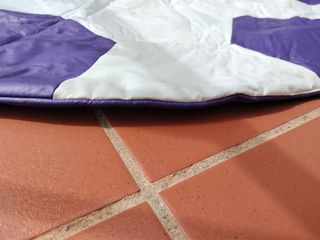 Alfombra balon futbol piel acolchada morado blanco
