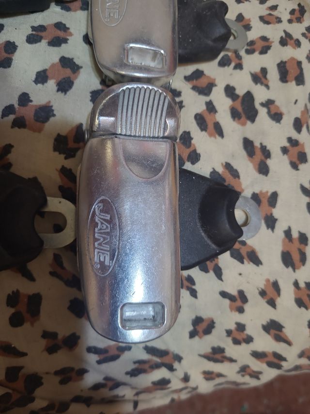 Pinzas para el cinturon seguridad