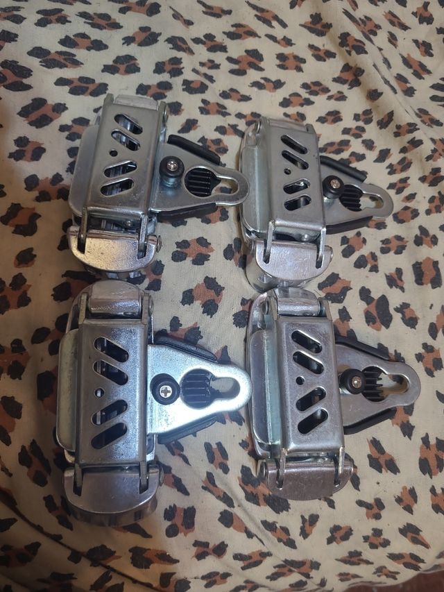 Pinzas para el cinturon seguridad