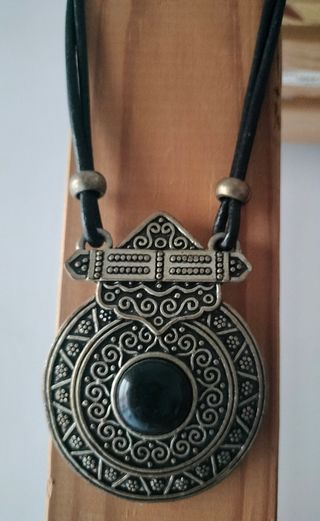 Joya vintage plata grabada con piedra negra étnico