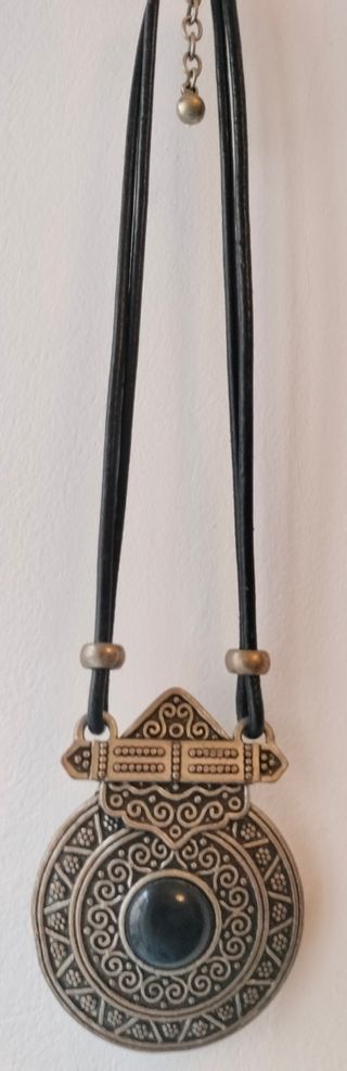 Joya vintage plata grabada con piedra negra étnico