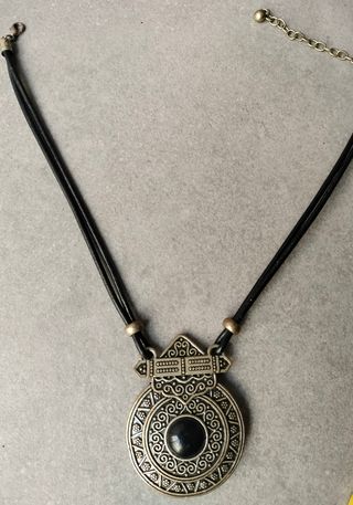 Joya vintage plata grabada con piedra negra étnico
