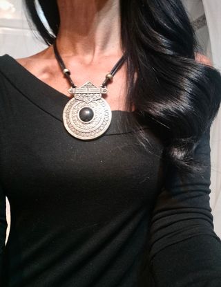 Joya vintage plata grabada con piedra negra étnico
