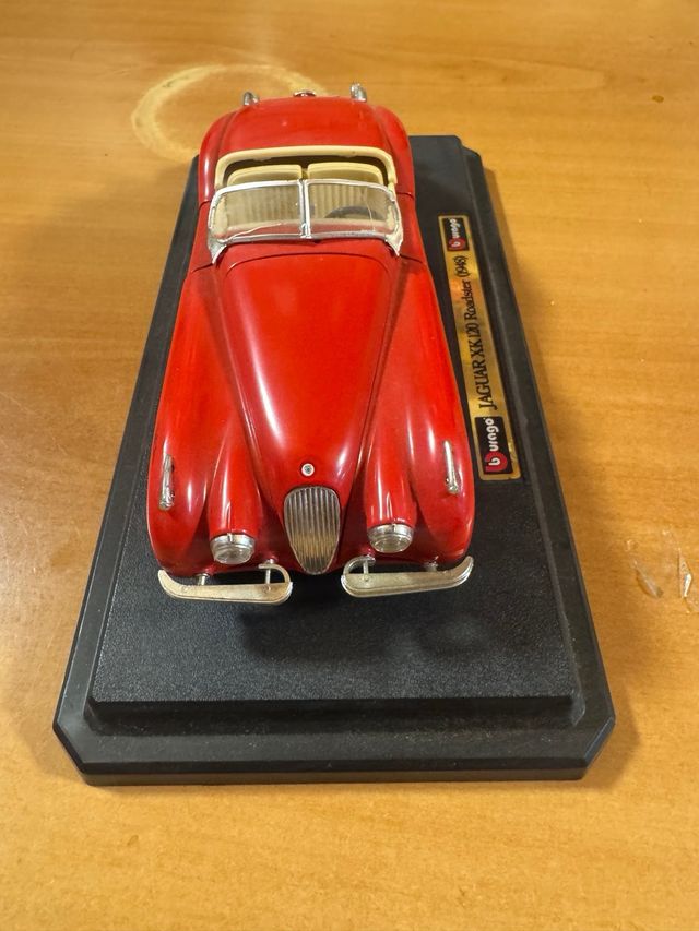 Modellino jaguard xk 120 roadster  1/24 bburago