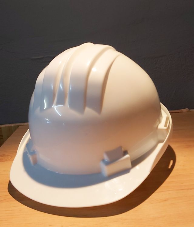 Casco de obra nuevo sin usar