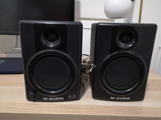 Altavoces estudio M AUDIO AV40 como nuevos