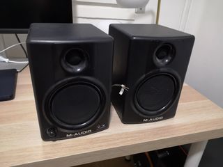 Altavoces estudio M AUDIO AV40 como nuevos