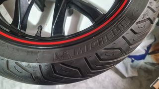 Neumatico con llanta delantero motociclistas
