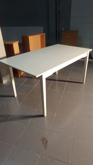 Mesa blanca extensible rectangular