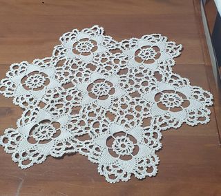 Centrino uncinetto ecru