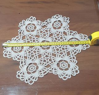 Centrino uncinetto ecru