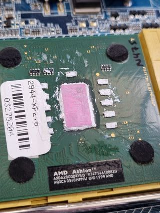 Placa base Gigabyte K7 Triton. CPU AMD Athlon 1.26