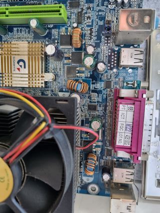 Placa base Gigabyte K7 Triton. CPU AMD Athlon 1.26