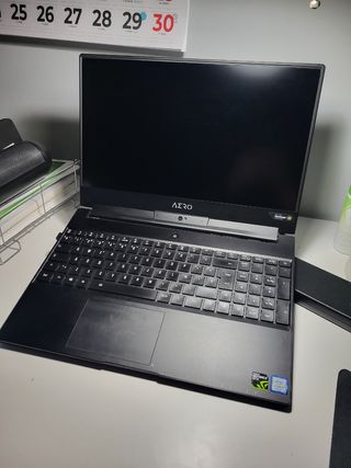 GIGABYTE AERO 15X V8