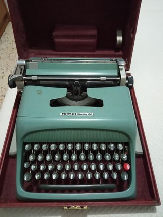 MÁQUINA DE ESCRIBIR OLIVETTI STUDIO 44