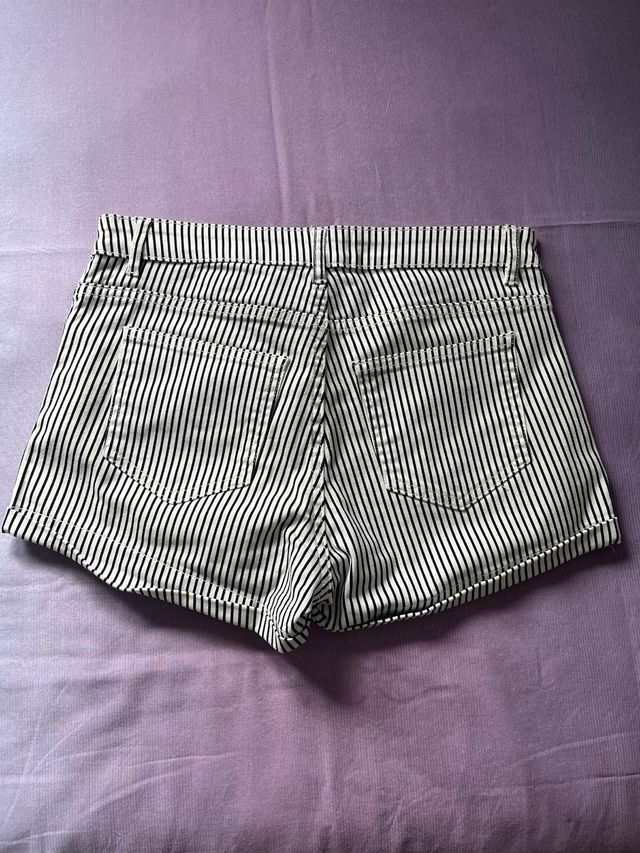 Pantalon corto rayas
