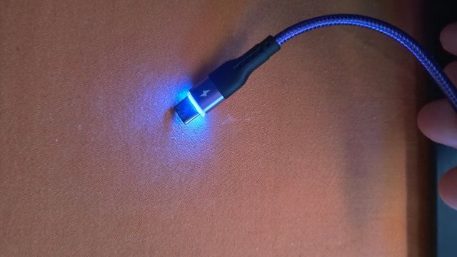 Cable cargador de móvil con luz tipo c a usb