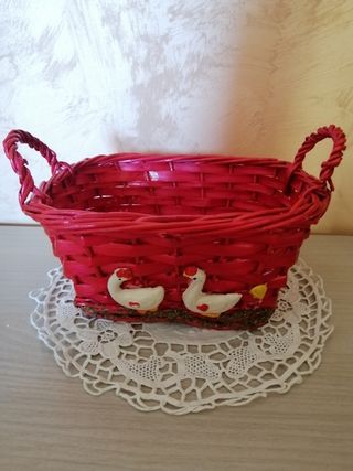 Cestino intrecciato per Pasqua colore rosso