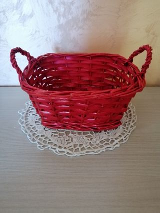 Cestino intrecciato per Pasqua colore rosso