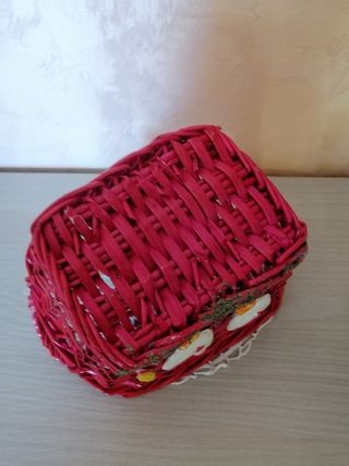Cestino intrecciato per Pasqua colore rosso