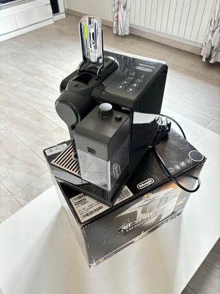 Cafetera Nespresso lattissima touch