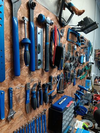 Taller de bicicletas y patinetes