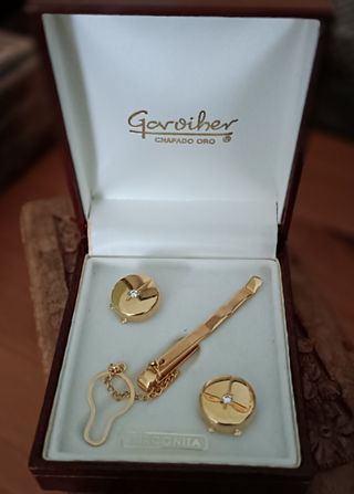 Gemelos y alfiler de corbata 