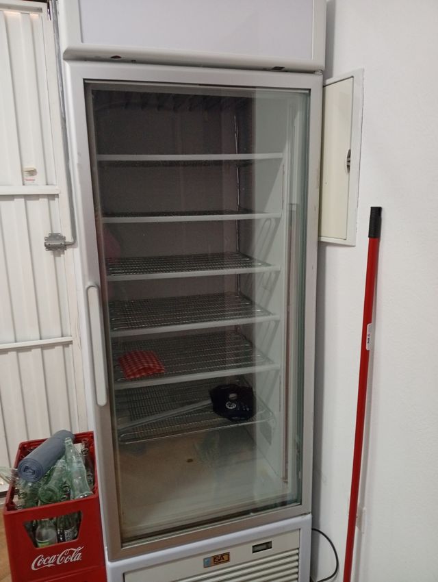 Vitrina congelador vertical .