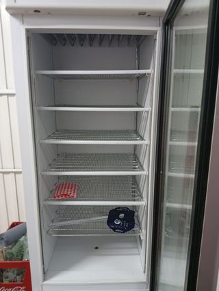 Vitrina congelador vertical .