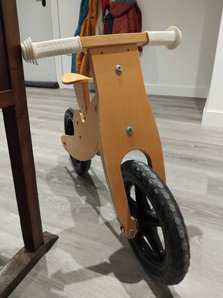 Bicicleta de niño sin pedales de madera