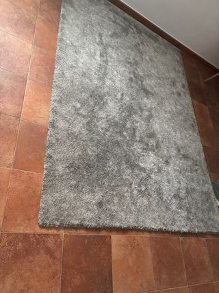 Alfombra gris