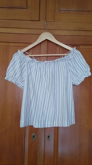 Camisa mujer HM con hombros descubiertos