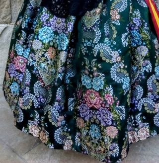 Traje de alicantina o fallera siglo XVIII 