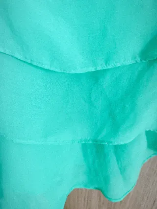 Top vaporoso verde menta · Bershka · S/36 (nuevo)