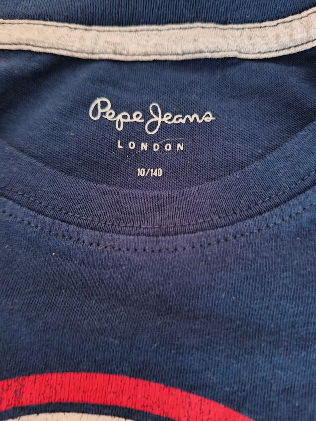 Camiseta niño de manga larga.