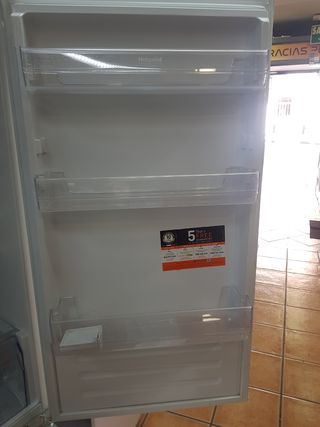 Nevera integrable hotpoint nueva de tara