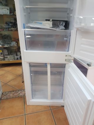 Nevera integrable hotpoint nueva de tara