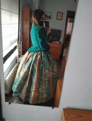 Traje regional valenciana fallera