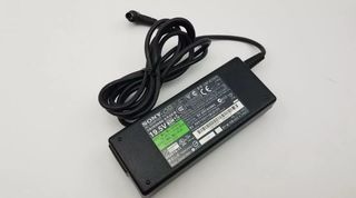 Cargador Portátil Sony 19.5V 3.9A