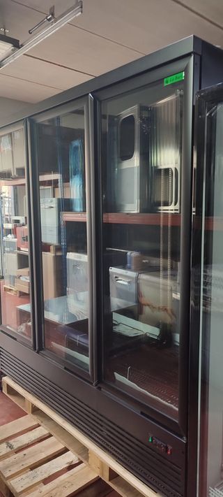 ARMARIO EXPOSITOR 3 PUERTAS OCASION