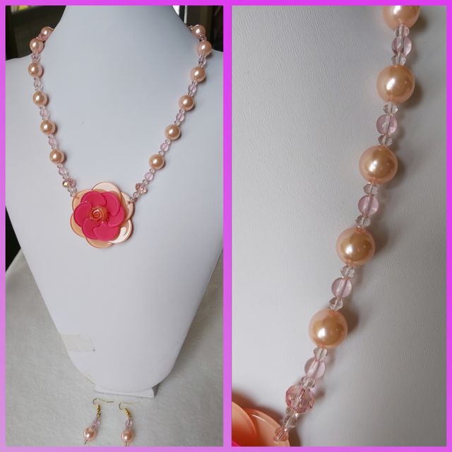 Set di collana e orecchini con resine,rosa