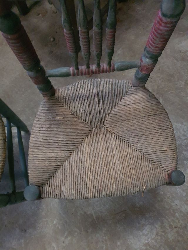 Dos sillas antiguas madera