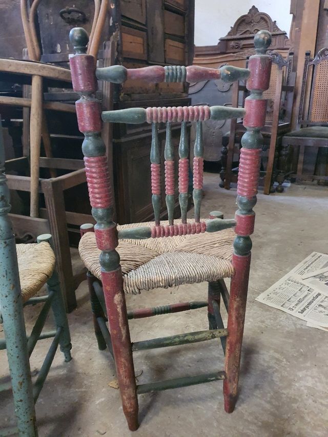 Dos sillas antiguas madera