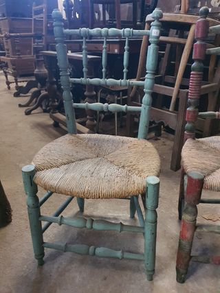 Dos sillas antiguas madera