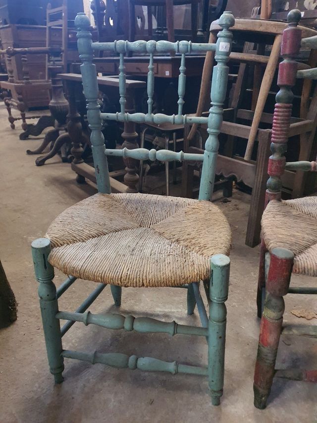 Dos sillas antiguas madera